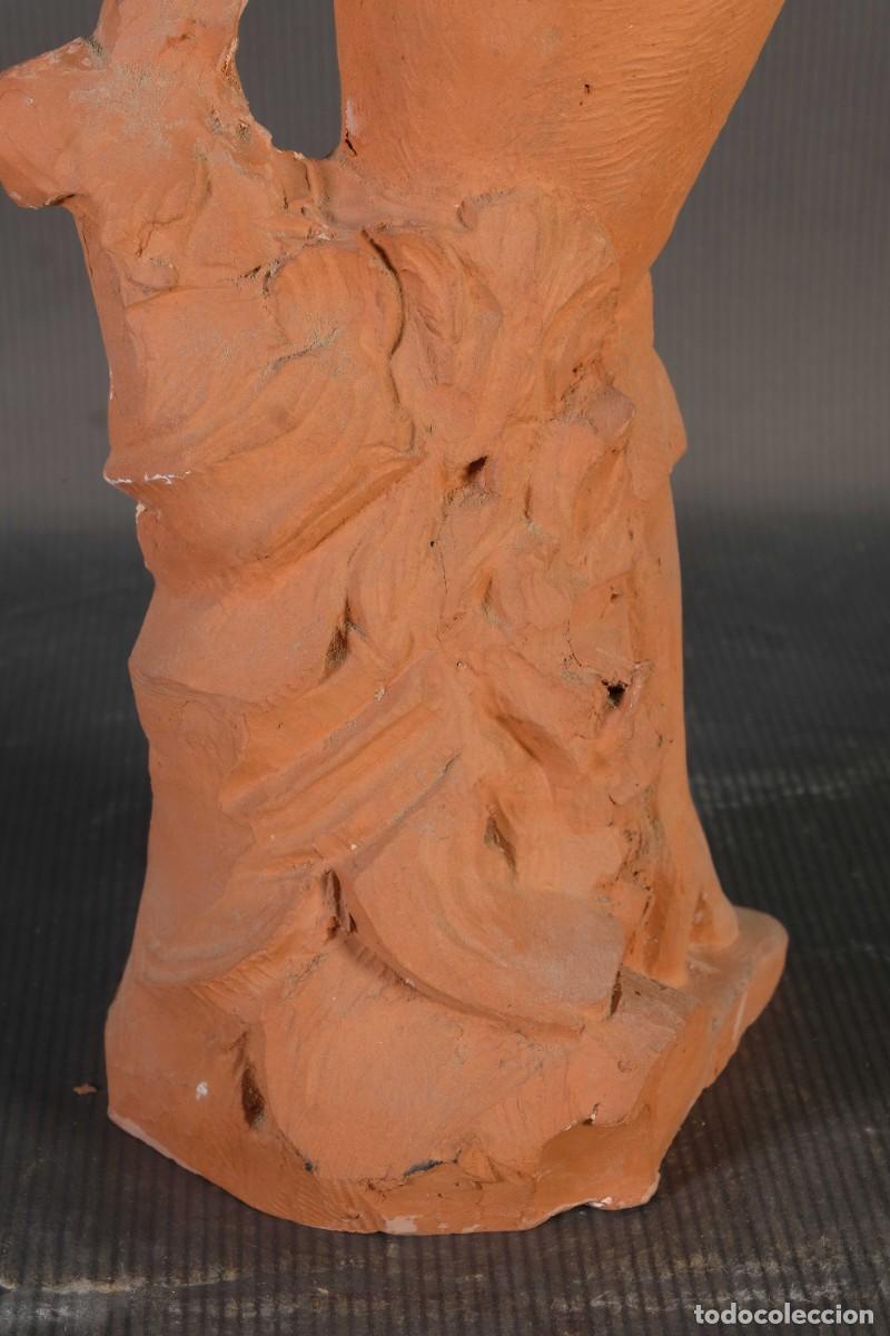 Arte: Figura de mujer en barro - Foto 10