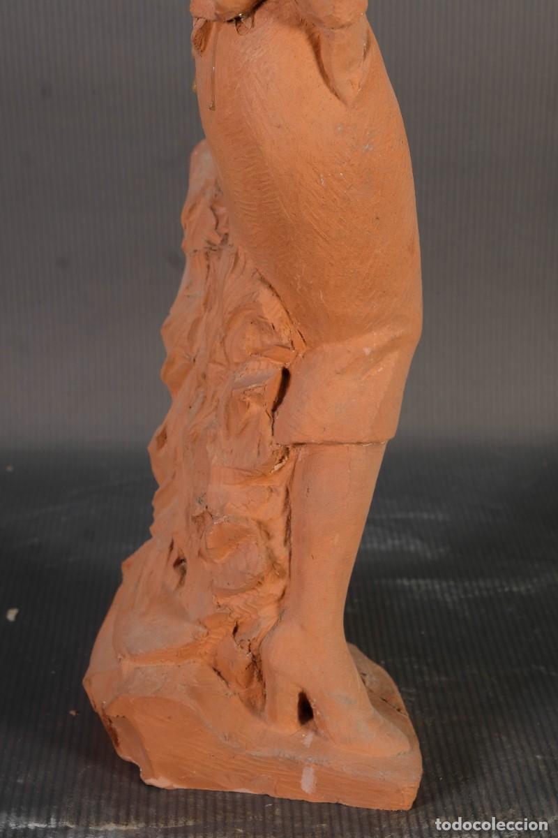 Arte: Figura de mujer en barro - Foto 12