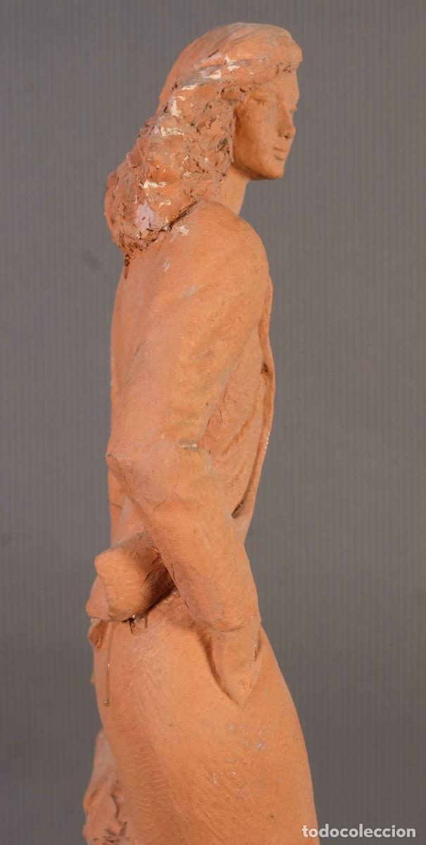 Arte: Figura de mujer en barro - Foto 13