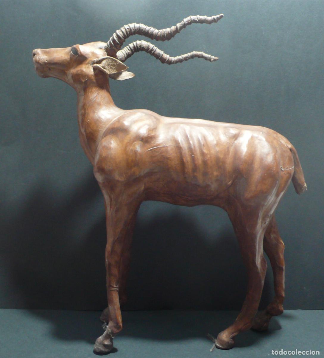 Arte: escultura de ciervo en ciervo - Foto 1