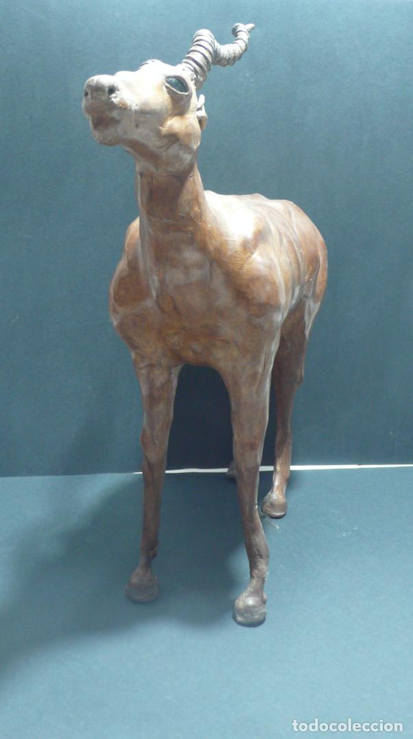 Arte: escultura de ciervo en ciervo - Foto 2