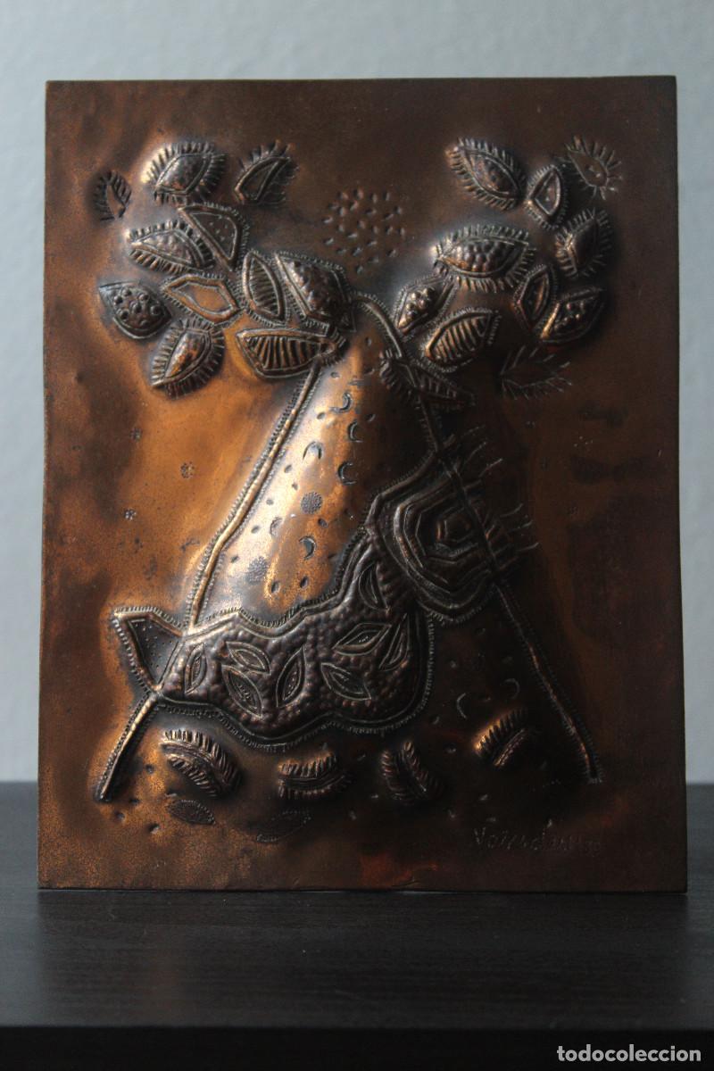 Arte: S. G. Vasudev - Relieve en cobre firmado y datado - Foto 2