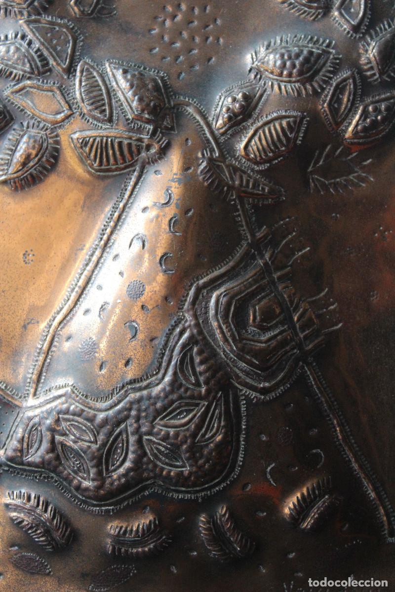 Arte: S. G. Vasudev - Relieve en cobre firmado y datado - Foto 3