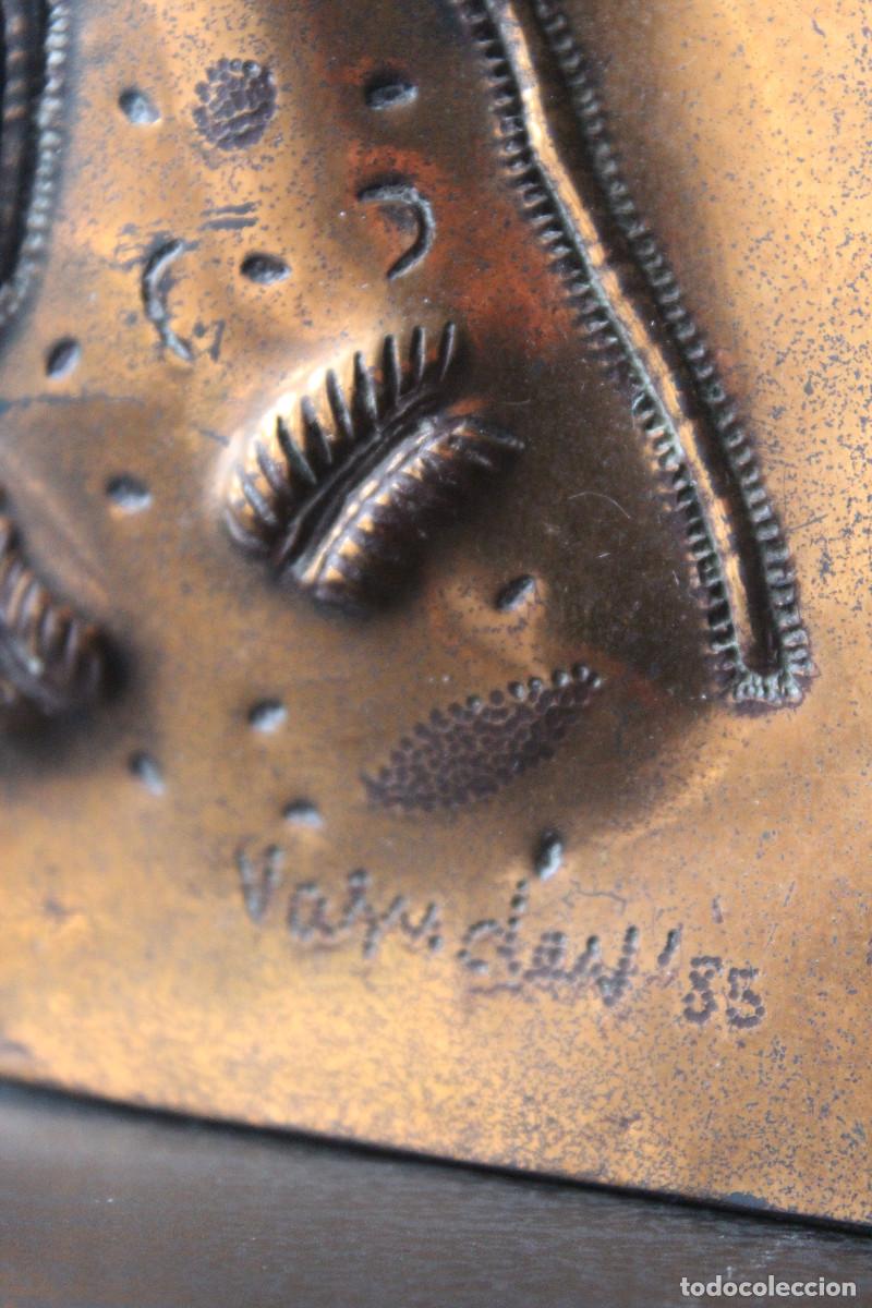 Arte: S. G. Vasudev - Relieve en cobre firmado y datado - Foto 4