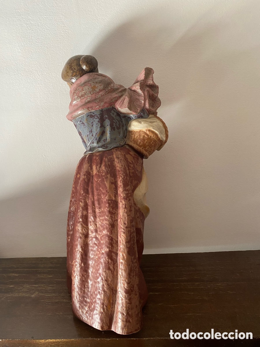 Arte: &ldquo;Mujer con cesta&rdquo; nao-Lladro - Foto 3