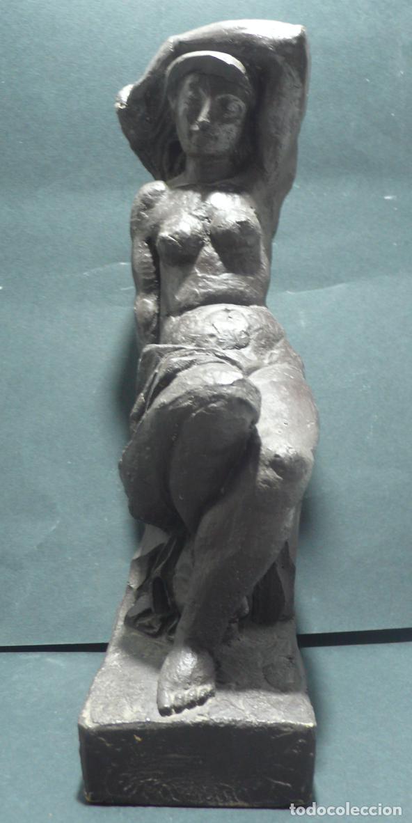 Arte: ESCULTURA DE MUJER SENTADA - Foto 3