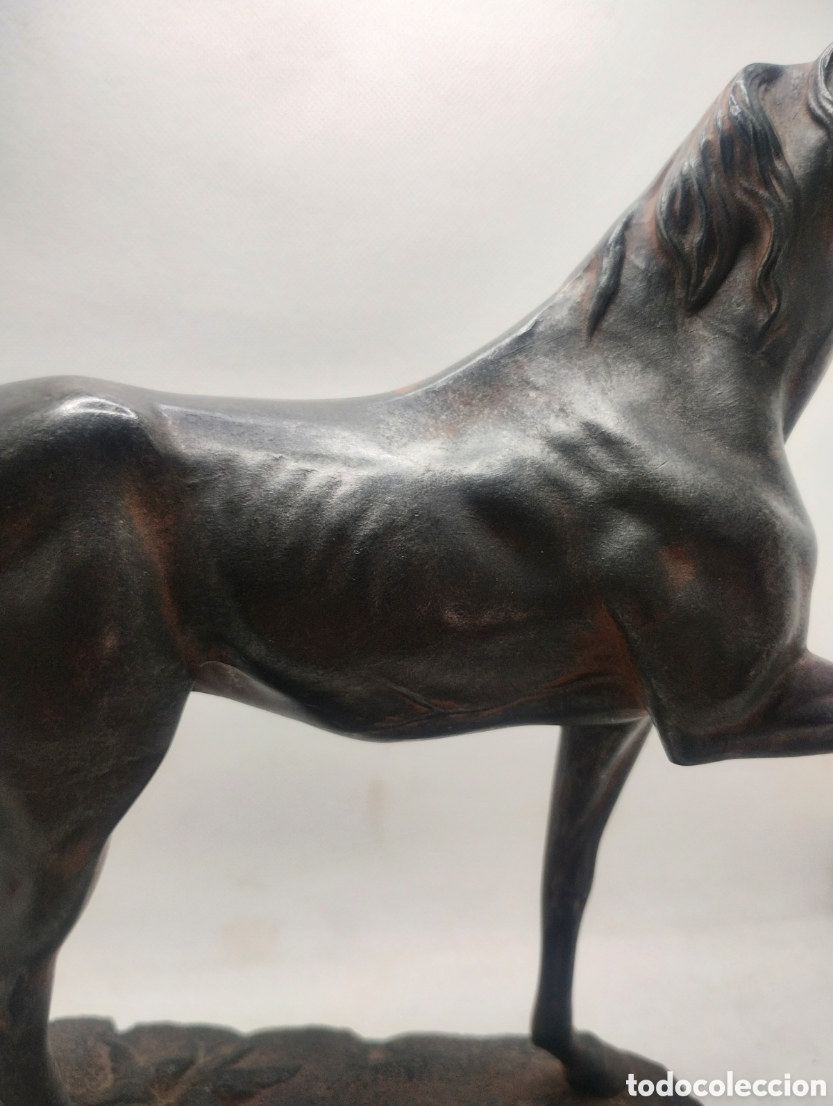 Arte: Caballo en estuco patinado en bronce. - Foto 3