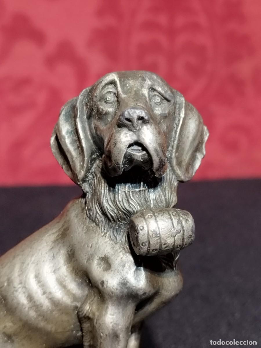 Arte: FIGURA DE PERRO RAZA POINTER PORTANDO UN BARRIL EN SU CUELLO - Foto 5