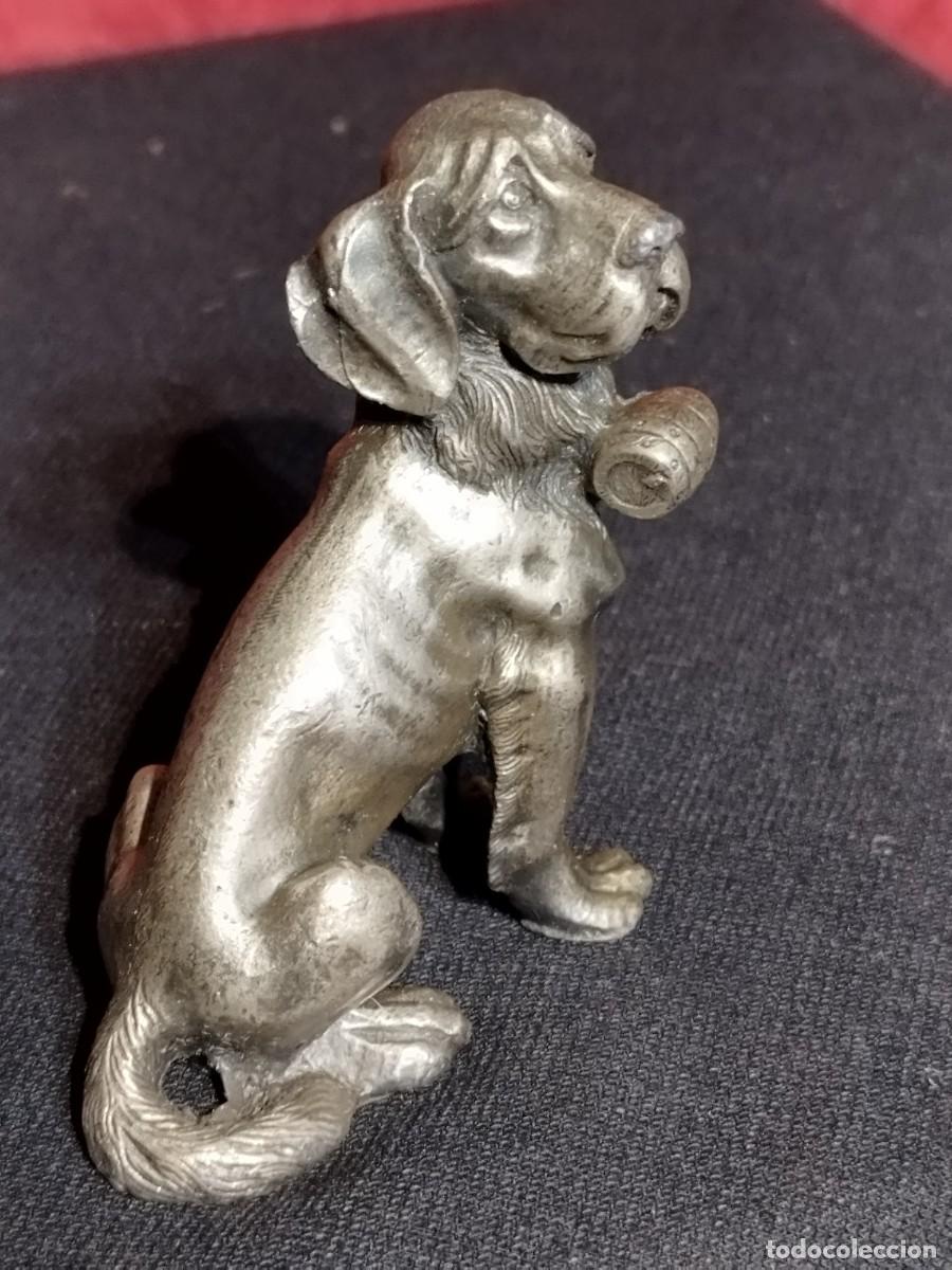 Arte: FIGURA DE PERRO RAZA POINTER PORTANDO UN BARRIL EN SU CUELLO - Foto 6