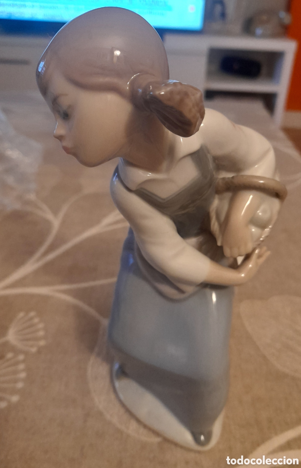 Arte: Perro tirando de falda chica Lladr&oacute; - Foto 1