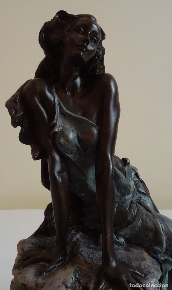 Arte: Escultura de mujer con posado - Foto 3