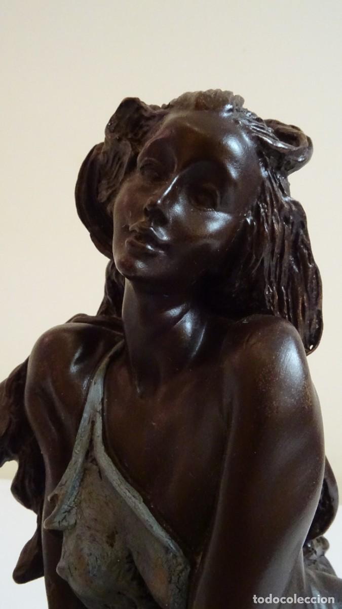 Arte: Escultura de mujer con posado - Foto 1