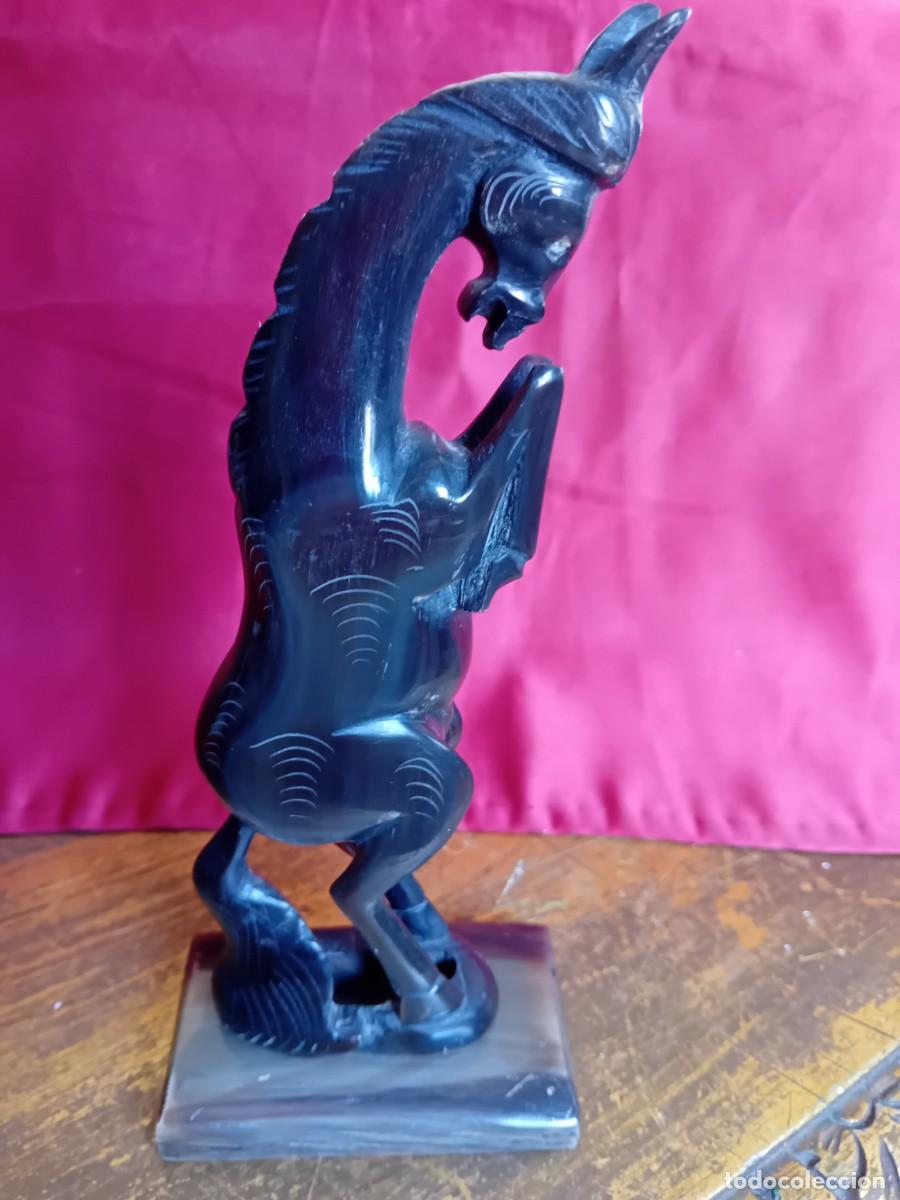 Arte: Caballo tallado en asta - Foto 1