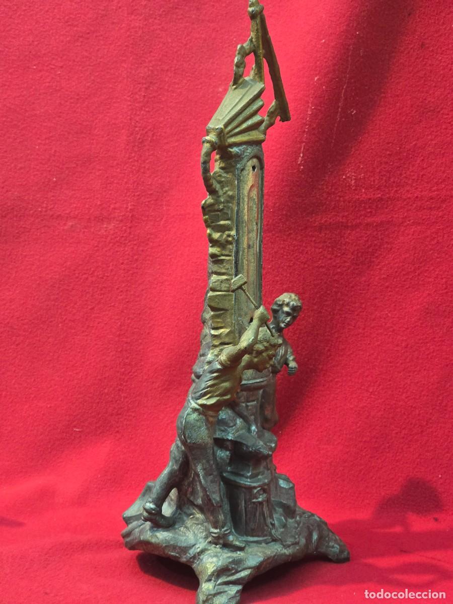 Arte: ANTIGUA ESCULTURA PARA TERMOMETRO. - Foto 3