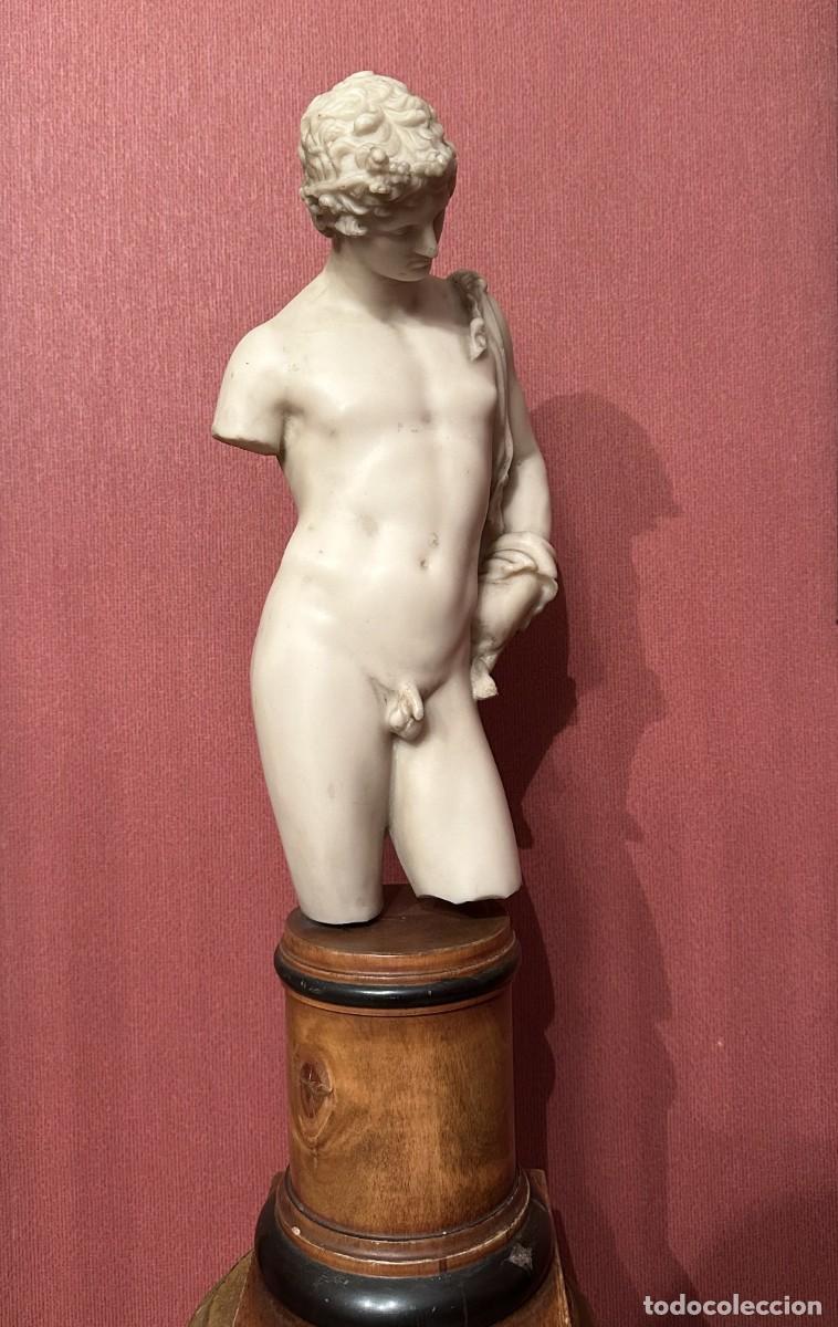 Arte: Antigua figura de Adonis con peana de madera - Foto 1