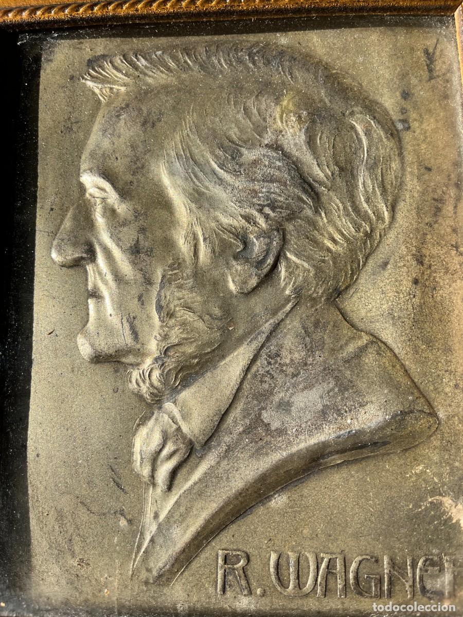 Arte: Relieve sobre esta&ntilde;o de Richard Wagner - Foto 1