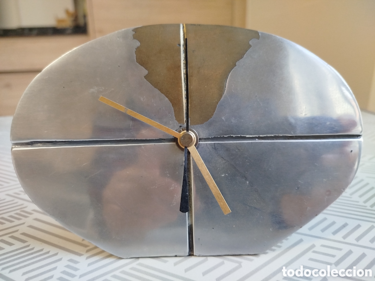 Arte: Reloj de aluminio y bronce, dise&ntilde;o de David Marshall. - Foto 1
