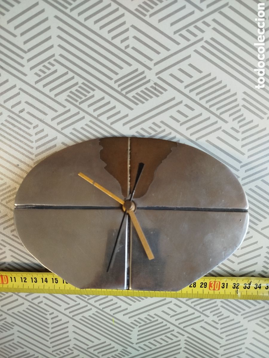 Arte: Reloj de aluminio y bronce, dise&ntilde;o de David Marshall. - Foto 4