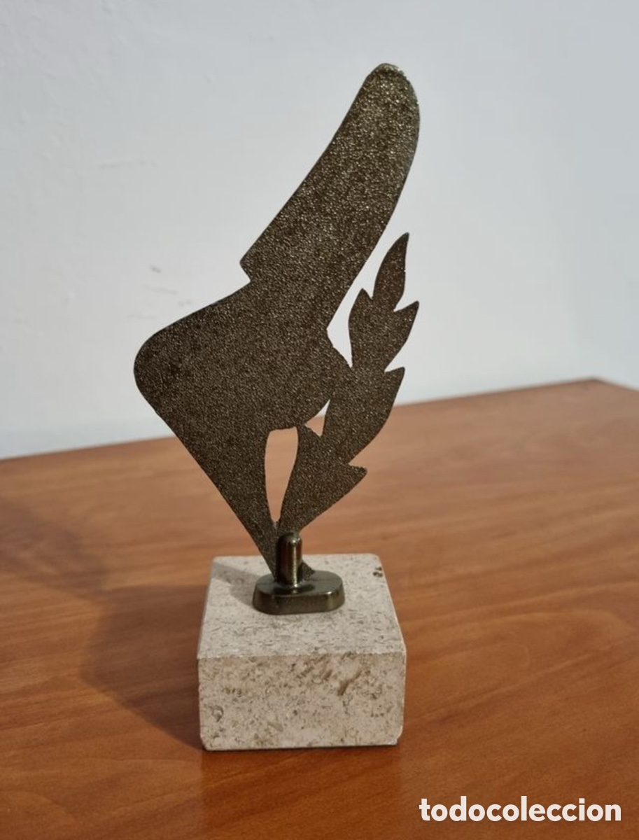 Arte: Trofeo met&aacute;lico con grabado - Foto 2