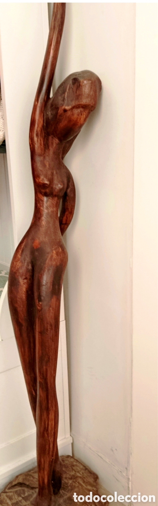 Arte: Mujer en calma tallada con ra&iacute;z de &aacute;rbol - Foto 1