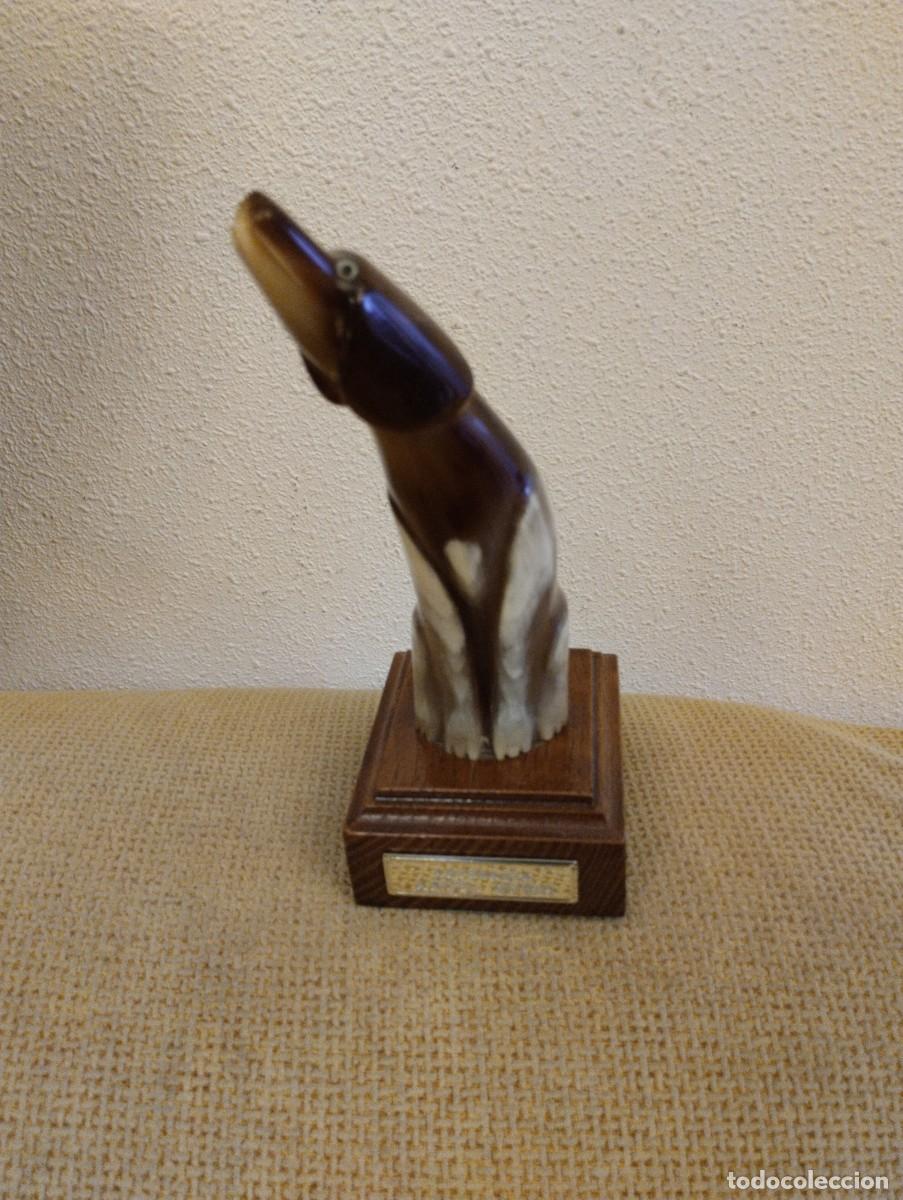 Arte: Figura de perro tallada en asta - Foto 1