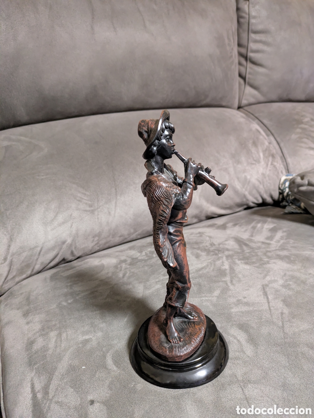 Arte: Camarles, figura de chico tocando trompeta - Foto 2