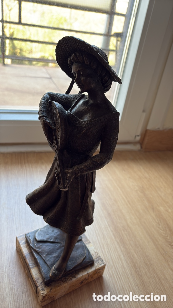 Arte: Escultura de mujer con bandurria - Foto 4