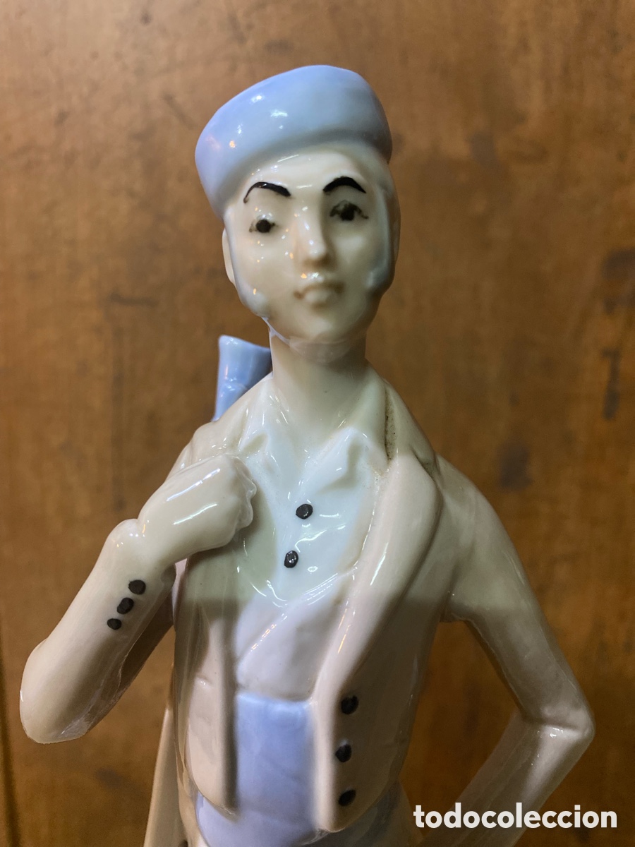 Arte: Figura de un bandolero de cer&aacute;mica