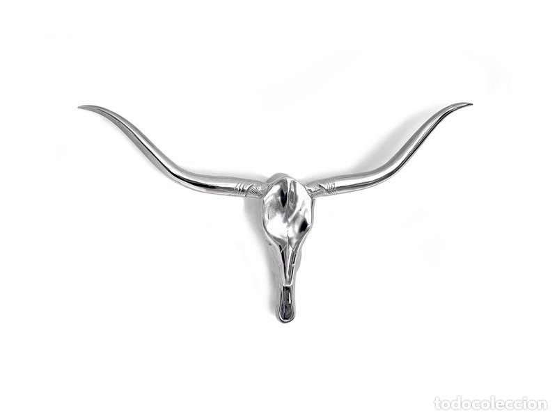 Arte: Escultura de metal - Grande cr&acirc;nio de boi; decora&ccedil;&atilde;o de parede; 70 cm (1487)