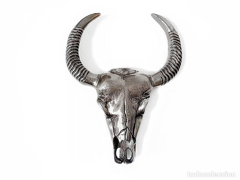 Arte: Escultura de metal - Cr&acirc;nio de bufalo; touro; visonte; decora&ccedil;&atilde;o de parede (1482)