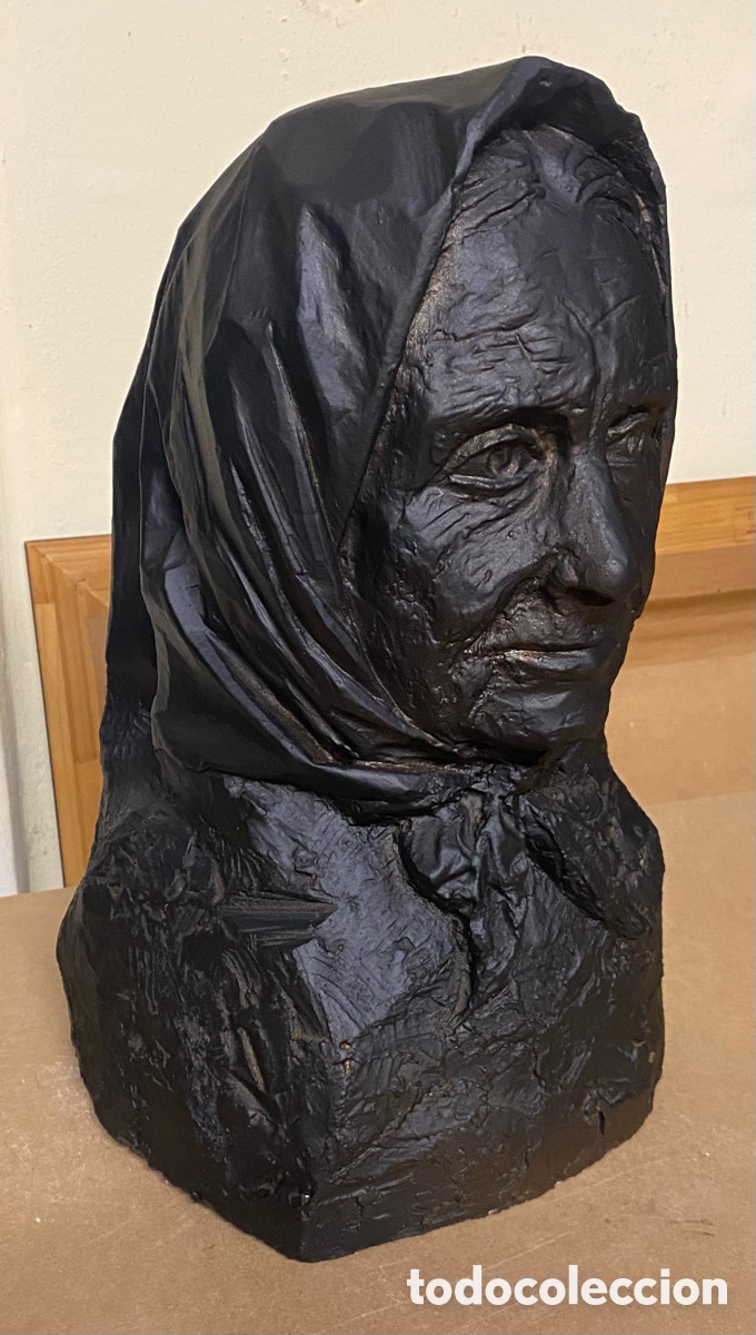 Arte: Escultura estuco yeso fino firmada De GONZALO Mujer mayor con pa&ntilde;uelo en la cabeza siglo XX