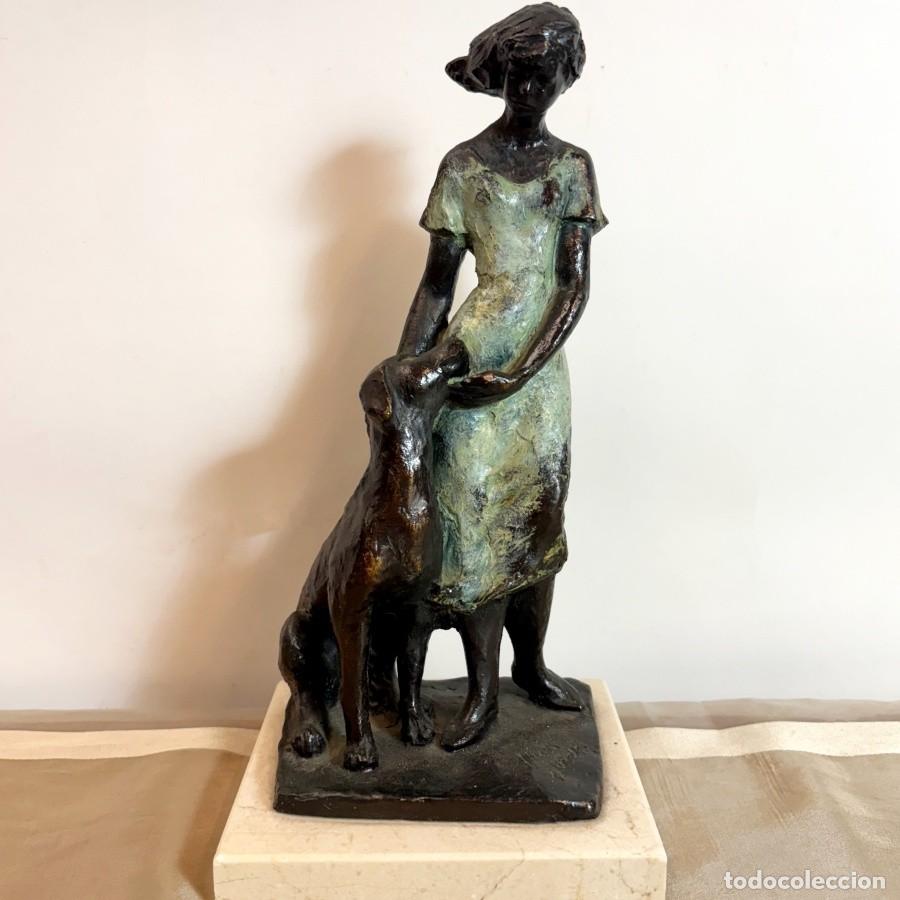 Arte: Figura Mujer con Perro Luis Jord&aacute; - Foto 1