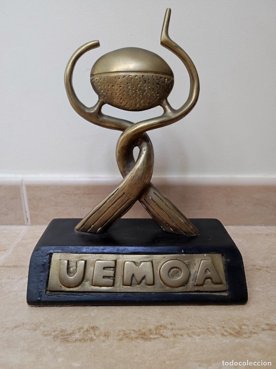 Arte: Bonita escultura logotipo UEMOA Unin Econ&oacute;mica y Monetaria de Africa Occidental - raro