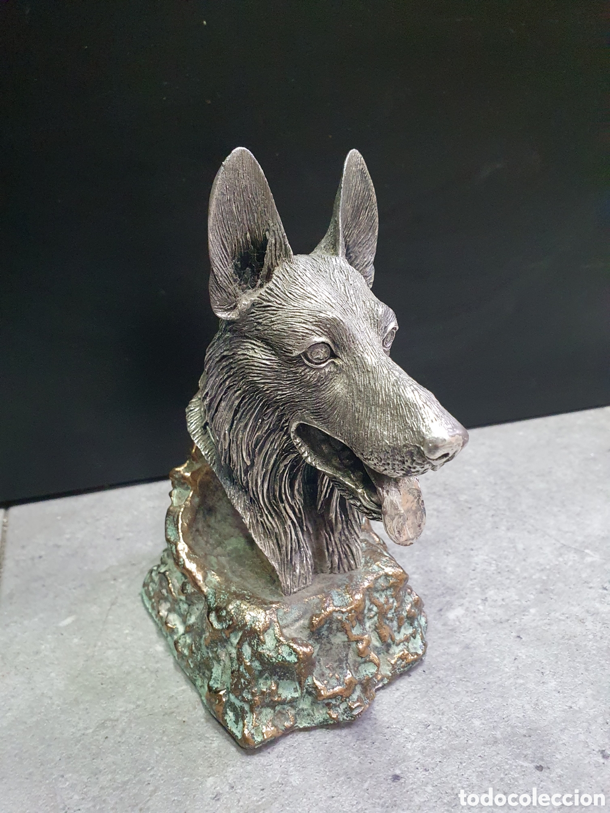 Arte: SALIDA 0.01&euro;. Escultura en plata y bronce. Cunill orfebres. Pastor alem&aacute;n.