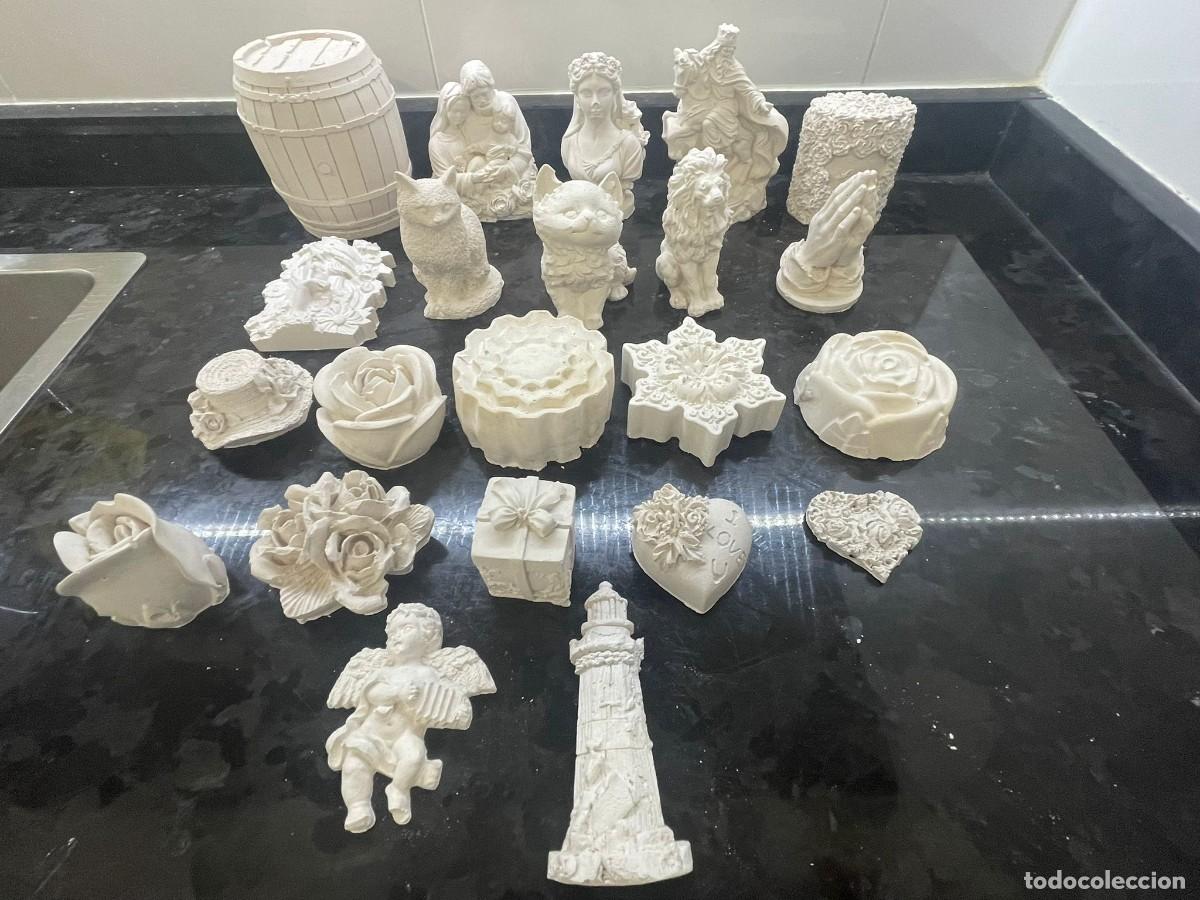 Arte: Lote de 22 figuras de escayola sin pintar