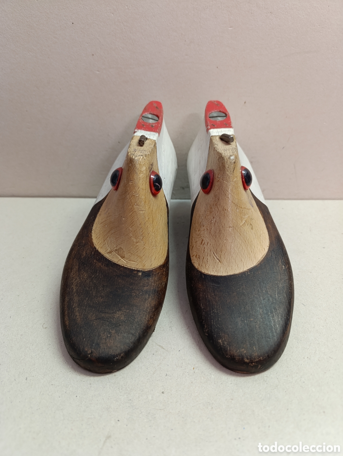 Arte: ESCULTURAS LA HORMA SE TU ZAPATO, SERIE CONSTEUCTIVISTA. REALIZADO CON HORMAS DE ZAPATOS DECORADAS.