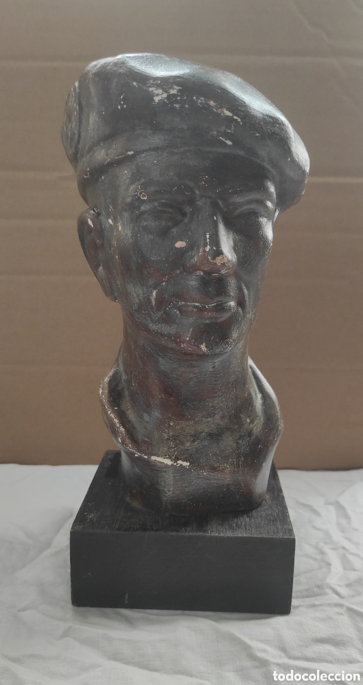 Arte: ESCULTURA DE MILITAR PARACAIDISTA EN YESO Y MADERA - ALTURA 25 CM.