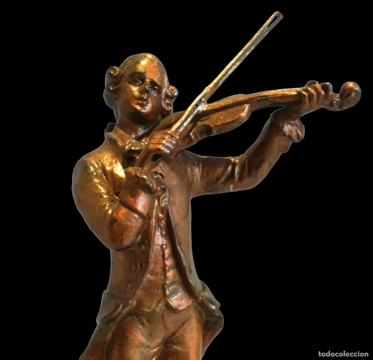 Art: FIGURA VIOLINISTA DE CALAMINA DORADA SIGLO XIX