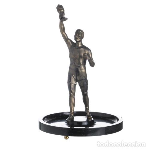 Arte: Escultura - Figura masculina