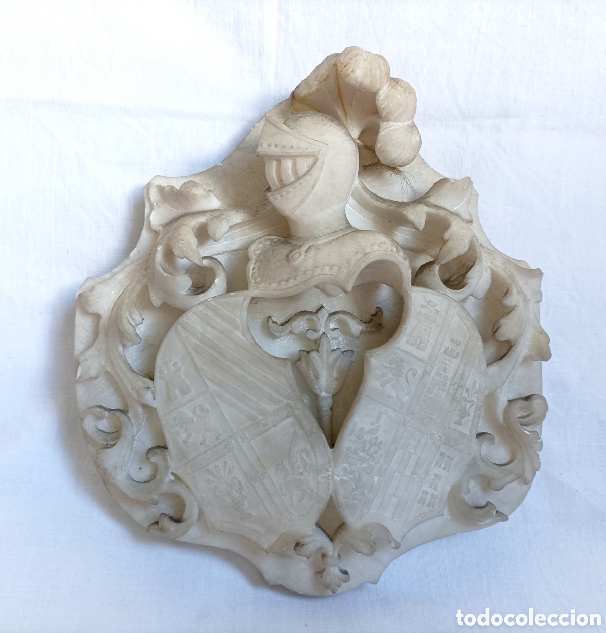 Arte: Antiguo ESCUDO DE ARMAS NOBILIARIO en MARMOL. Exquisita talla.