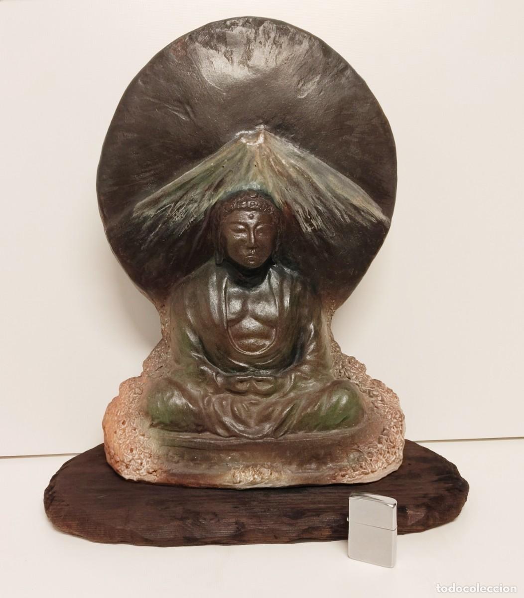 Arte: Escultura Buda sentado meditando
