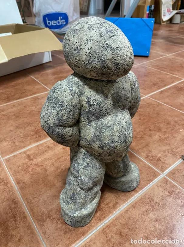 Arte: ESCULTURA - Jugador de Bochas en Barro refractario.