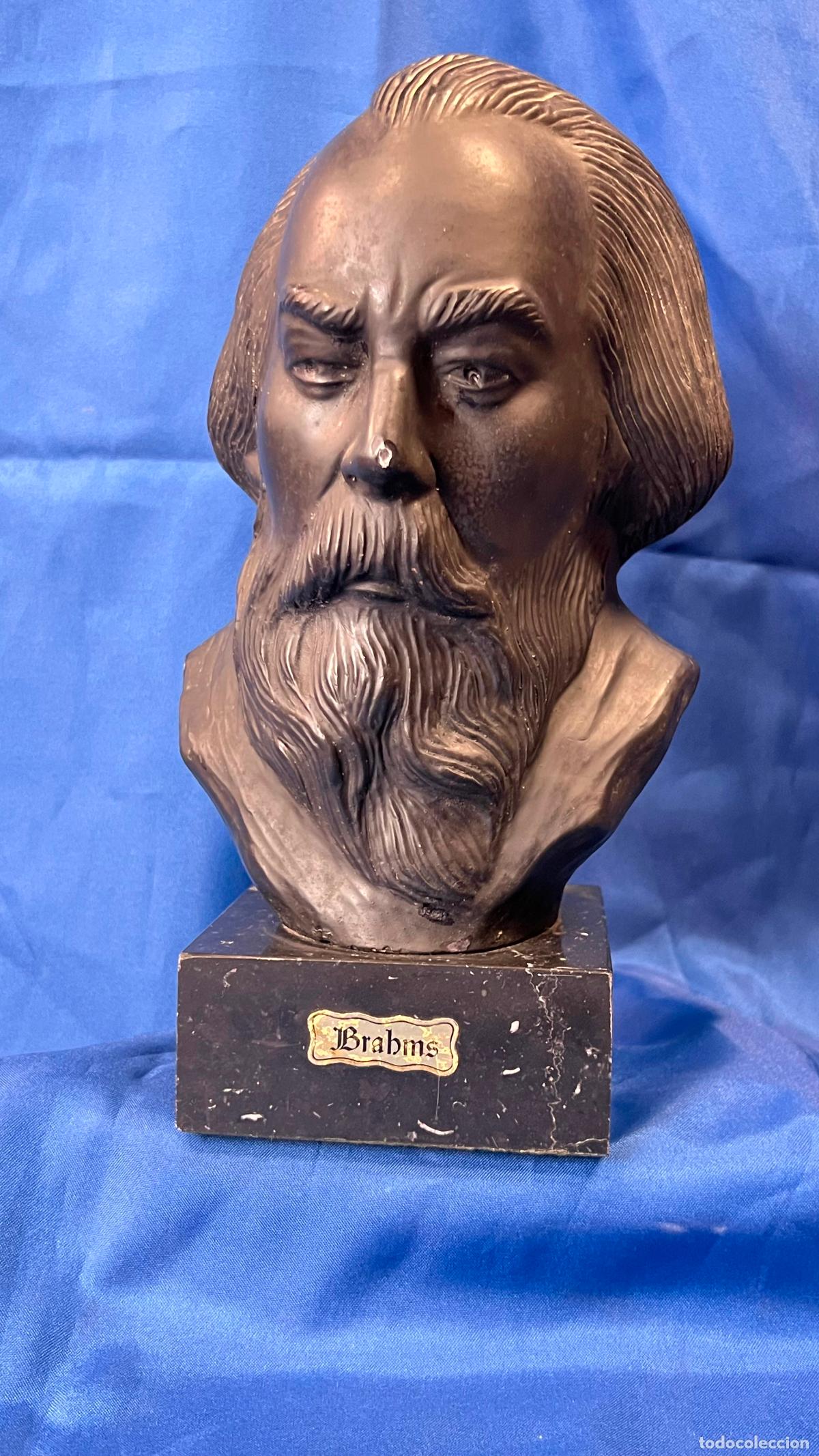 Arte: Antiguo Busto de Johannes Brahms Patinado sobre Peana de M&aacute;rmol Negro