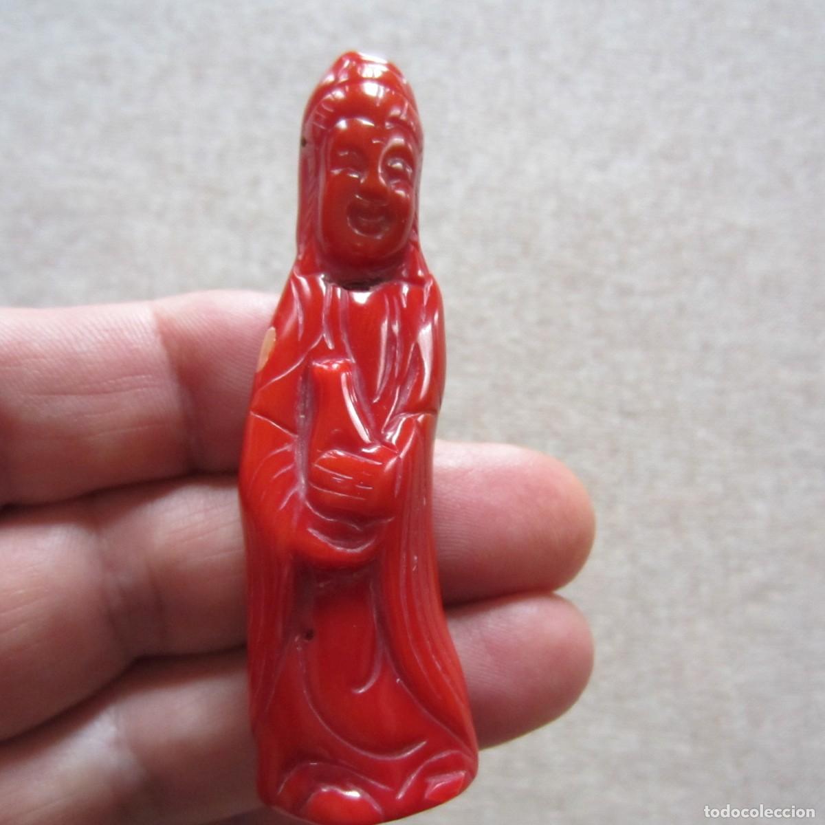 Arte: Buda de coral rojo tallado a mano