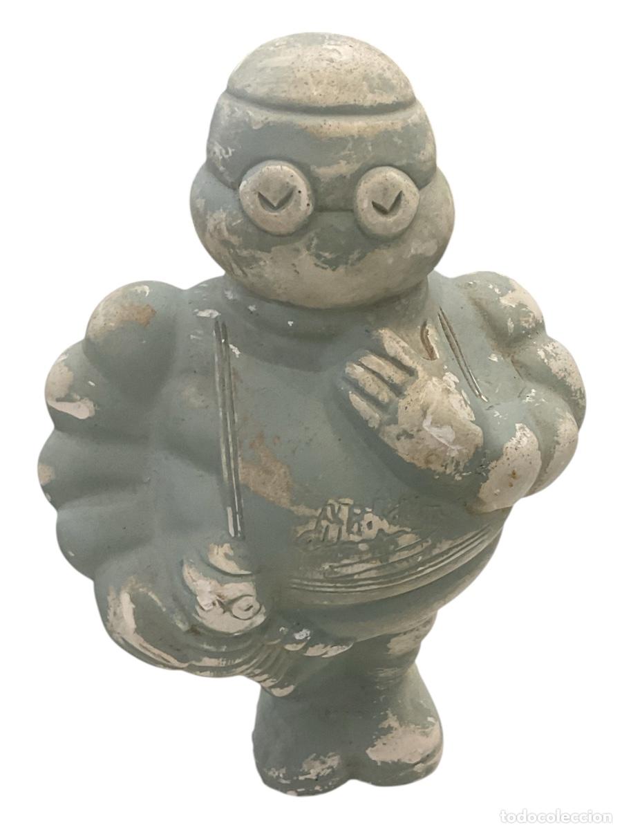 Arte: Michelet beb&egrave; en yeso