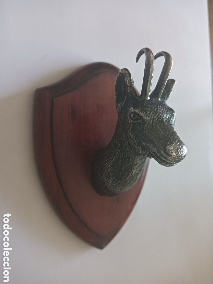 Arte: Escultura de un rebeco, caza