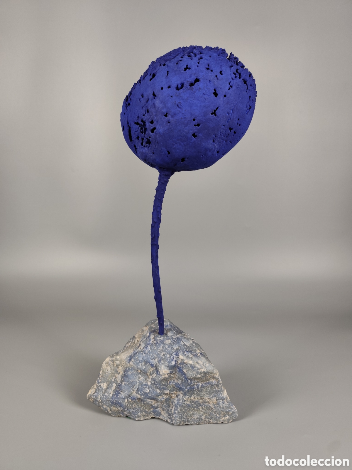 Arte: Escultura S.XX estilo Yves Klein