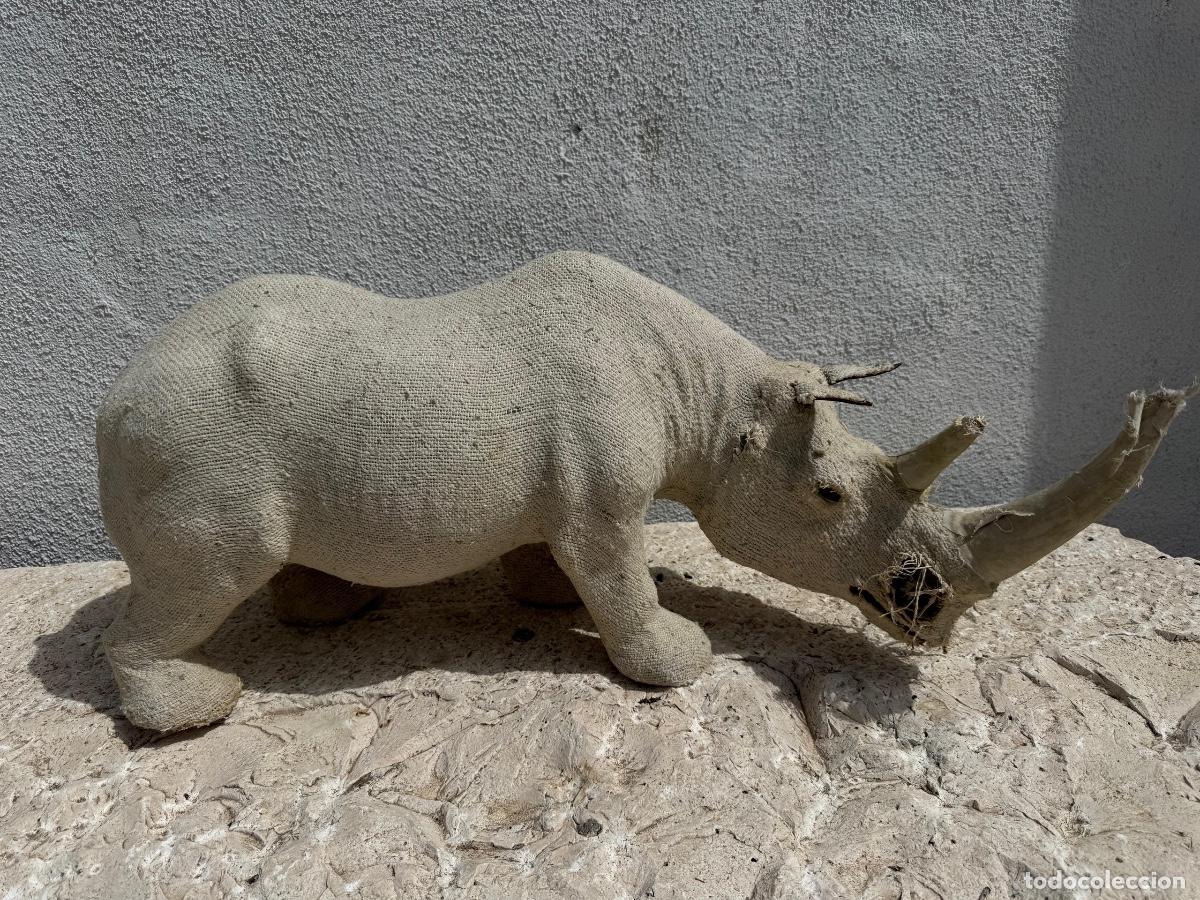 Arte: Escultura figura rinoceronte blanco 70cms largo tela mitad s XX