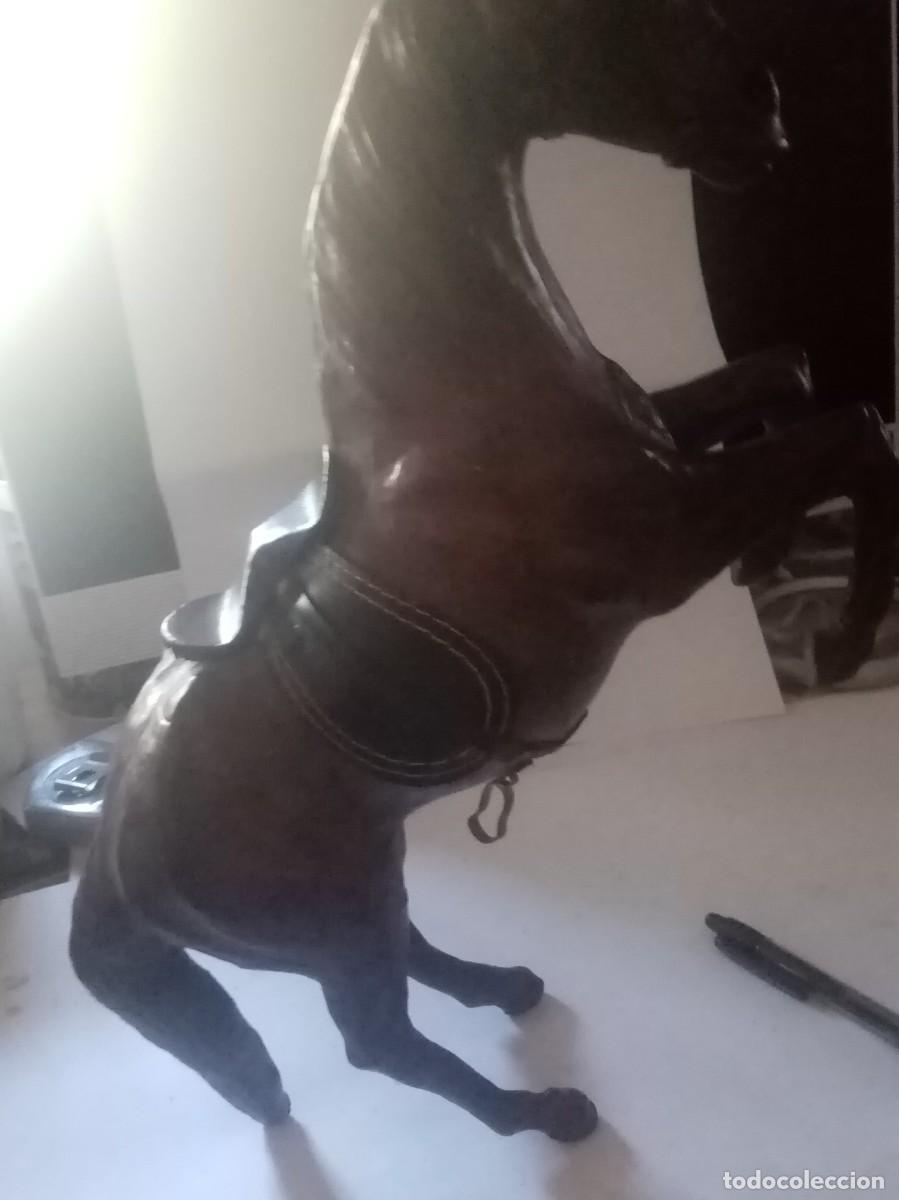 Arte: ESCULTURA DE CABALLO EN CUERO HECHA A MANO A&Ntilde;OS 80