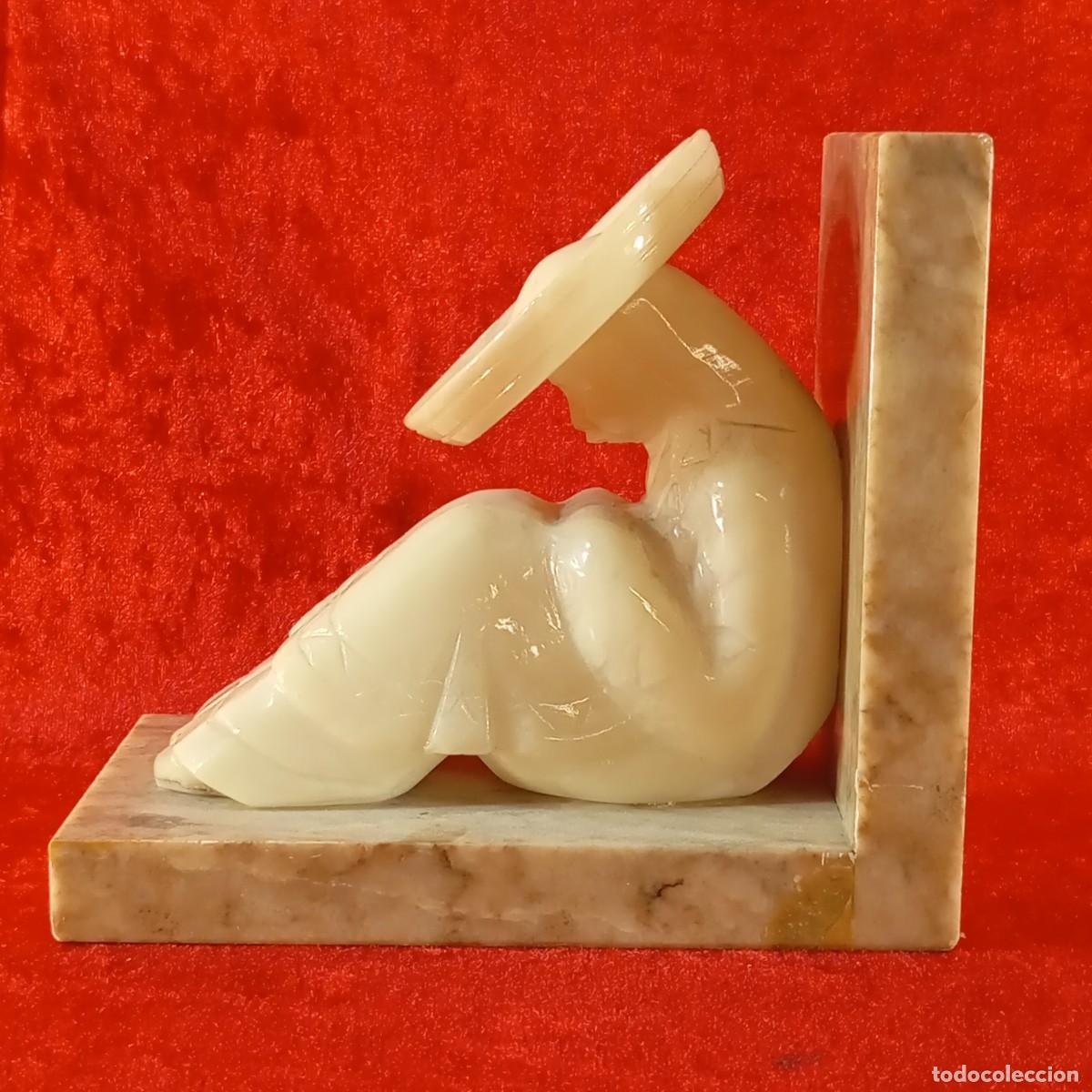 Arte: SUJETALIBROS EN M&Aacute;RMOL Y ALABASTRO ??? - 16,5 X 14,5 CM - PIEZA TALLADA A MANO